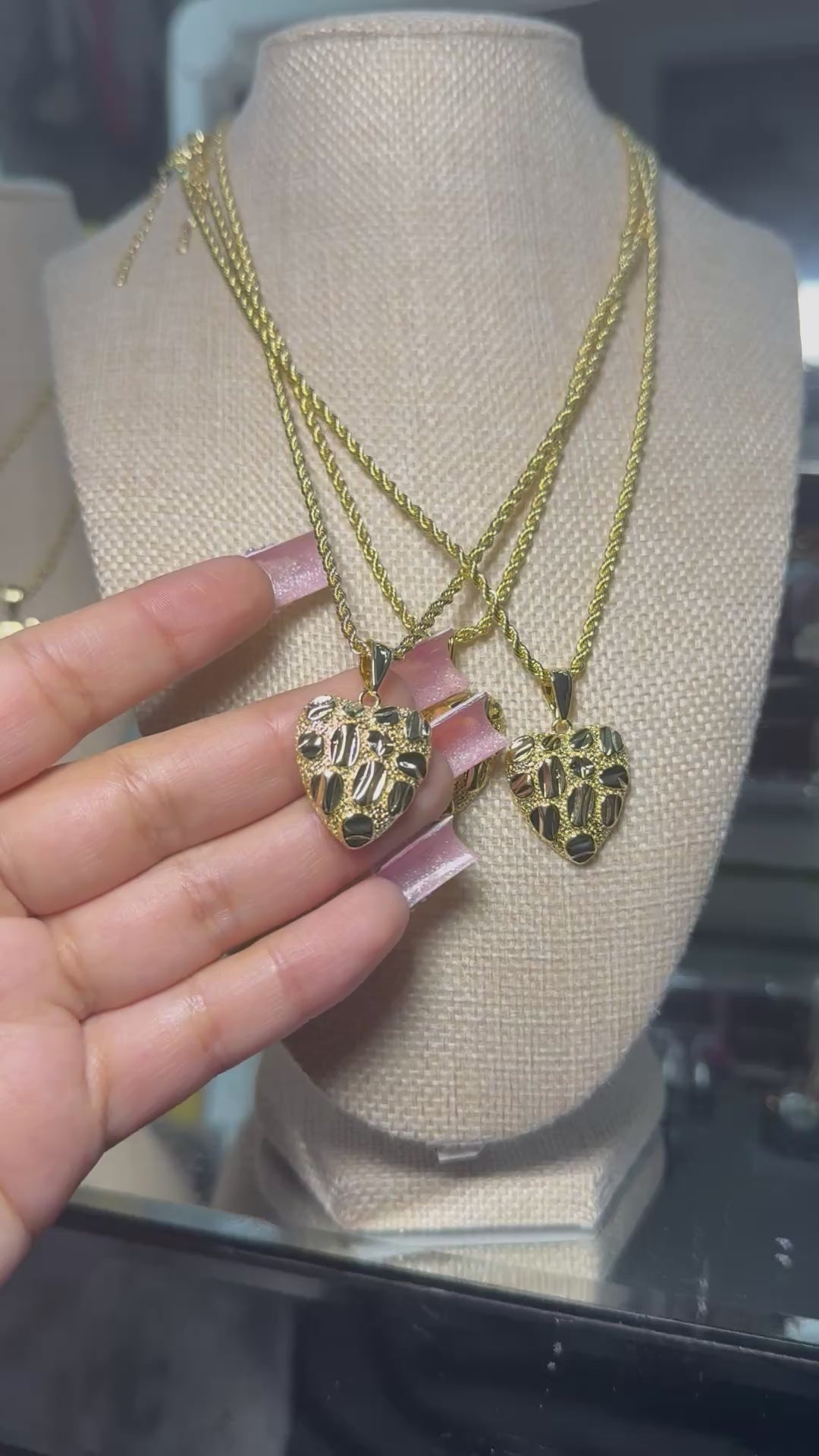 HRT NUGGUT NECKLACE